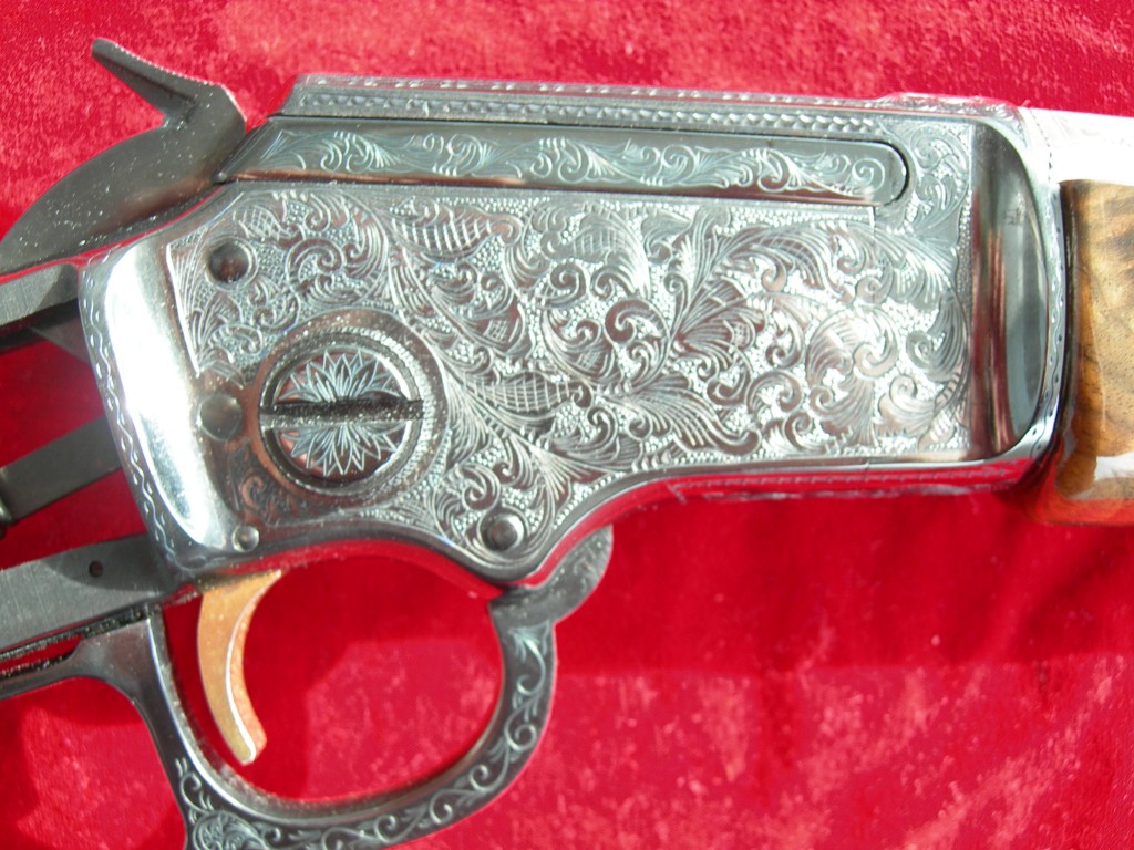 Engraved rifle. Engraved Pistols. Engraved Guns. Engraving